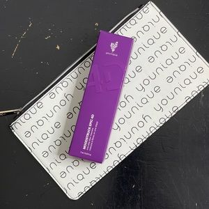 Younique NIB 4D Mascara & Younique Black & White Makeup Bag